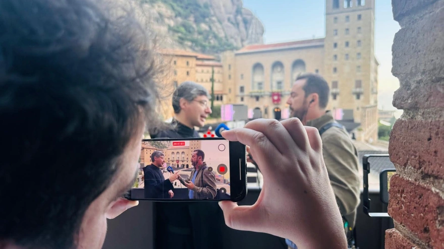 Cobertura del viaje del Papa en Ábside Media
