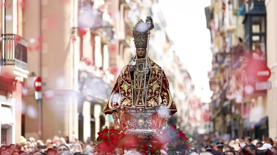 La imagen de San Fermín ha recibido el cariño de miles de personas en el día grande de sus fiestas