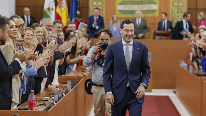El candidato a la investidura y líder de los populares andaluces, Juanma Moreno, tras la segunda votación sobre la investidura de Juanma Moreno como presidente de la Junta este jueves en el parlamento andaluz.-