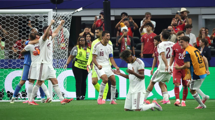 España celebra el pase a cuartos del Mundial ante Portugal