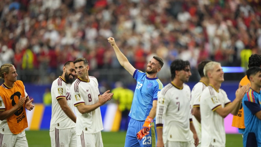 La Selección española celebrando su victoria ante Portugal