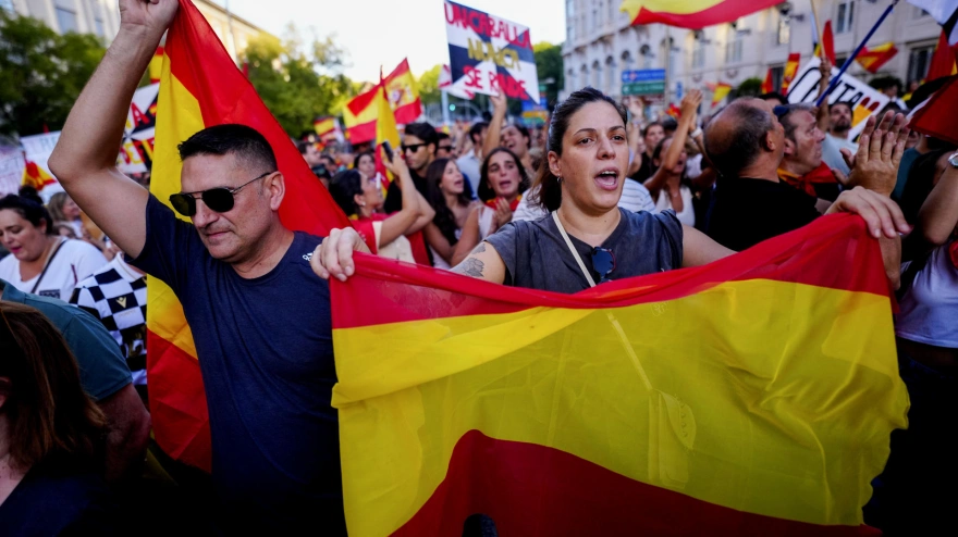 Manifestación ante el Congreso de los Diputados, en Madrid, con motivo del Día de Ceuta, convocada este miércoles ante todos los ayuntamientos de España