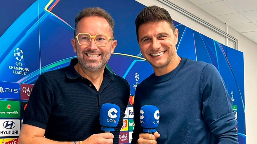 José Manuel Oliva, junto a Joaquín Sánchez, en Lille