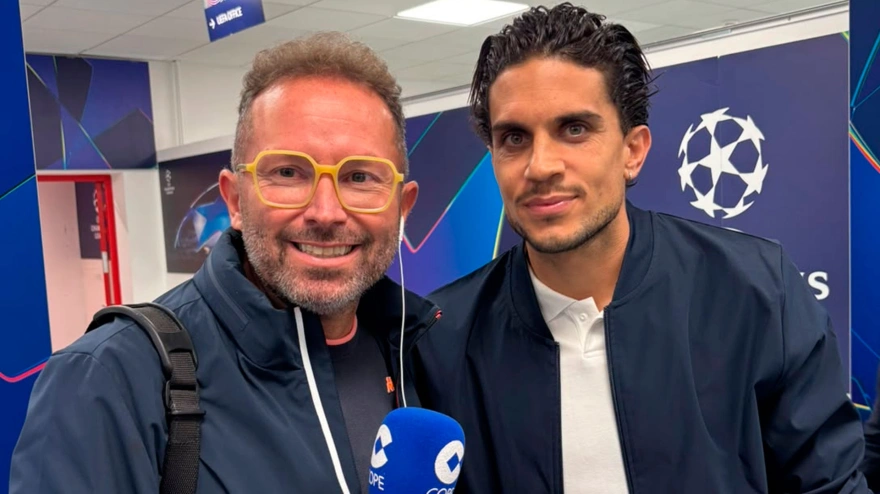 José Manuel Oliva, junto a Marc Bartra, jugador del Betis