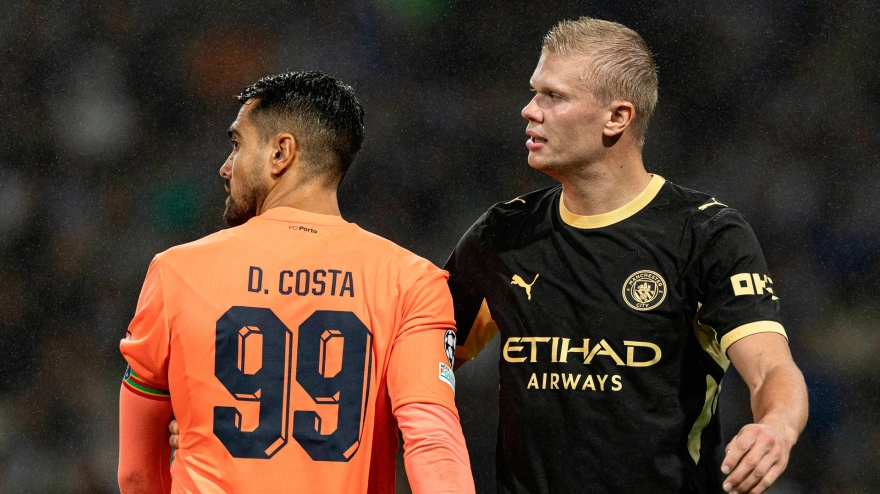 Diogo Costa y Erling Haaland, durante el Oporto - Manchester City de Liga de Campeones