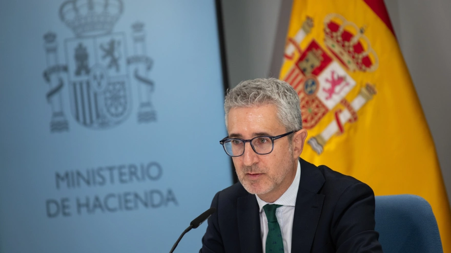 El ministro de Hacienda, Arcadi España, ofrece declaraciones a los medios tras la reunión del Consejo de Política Fiscal y Financiera (CPFF), en la sede del Ministerio de Hacienda