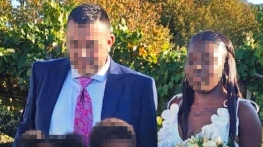 La pareja de la boda viral en Ourense durante la ceremonia