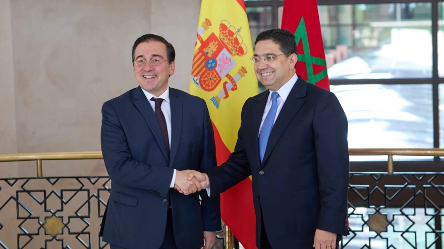 El ministro de Asuntos Exteriores, Unión Europea y Cooperación, José Manuel Albares, con su homologo marroquí, Nasser Bourita