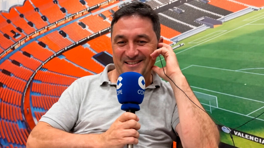 Braulio Vázquez, director deportivo del Valencia, atiende a Juanma Castaño para El Partidazo de COPE
