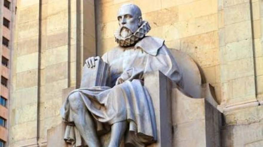 Estatua de Cervantes en Madrid