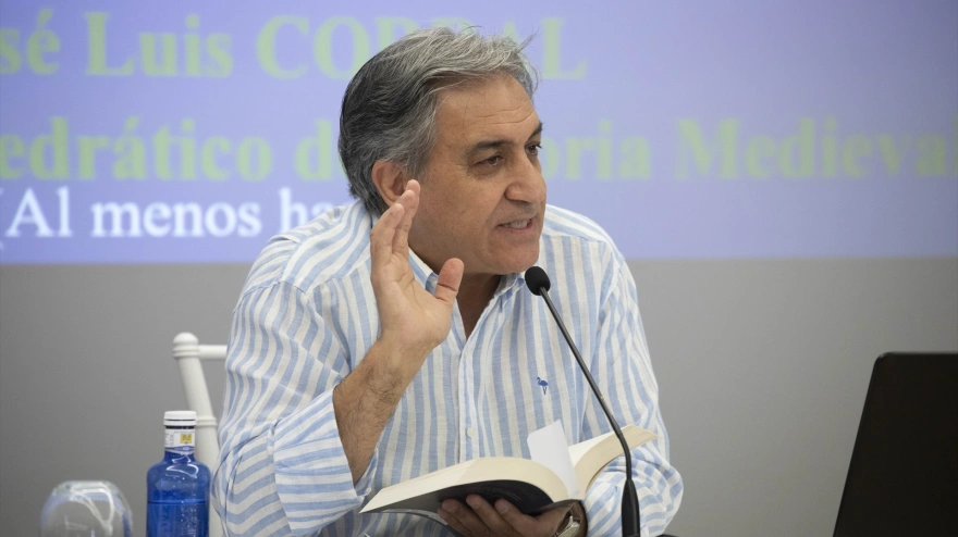 El historiador José Luis Corral