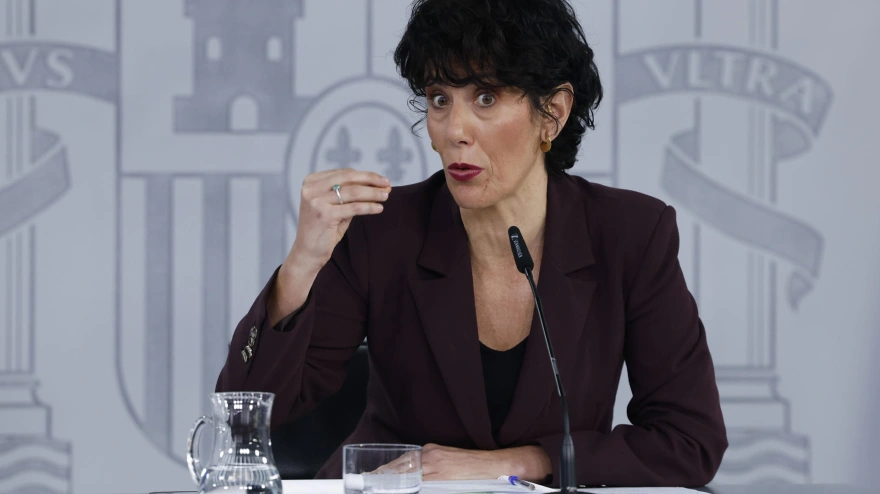 La ministra portavoz, Elma Saiz, comparece en rueda de prensa este martes tras el Consejo de Ministros.-EFE/ J.J. Guillén