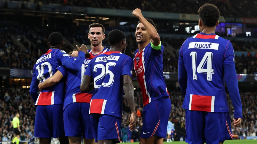Los jugadores del PSG celebran uno de los goles ante el City