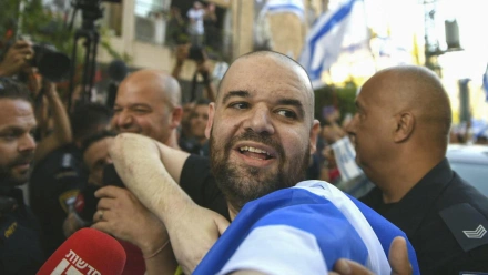 El exrehén israelí de origen argentino Eitan Horn tras ser liberado