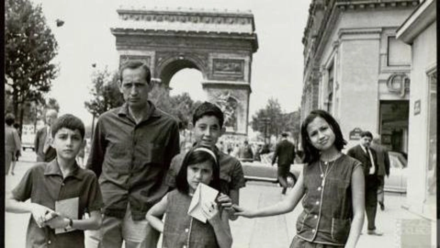 Miguel Delibes junto a sus nietos