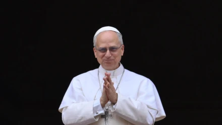 El Papa León XIV reza, por primera vez, el Regina Coeli desde el balcón de la Basílica de San Pedro