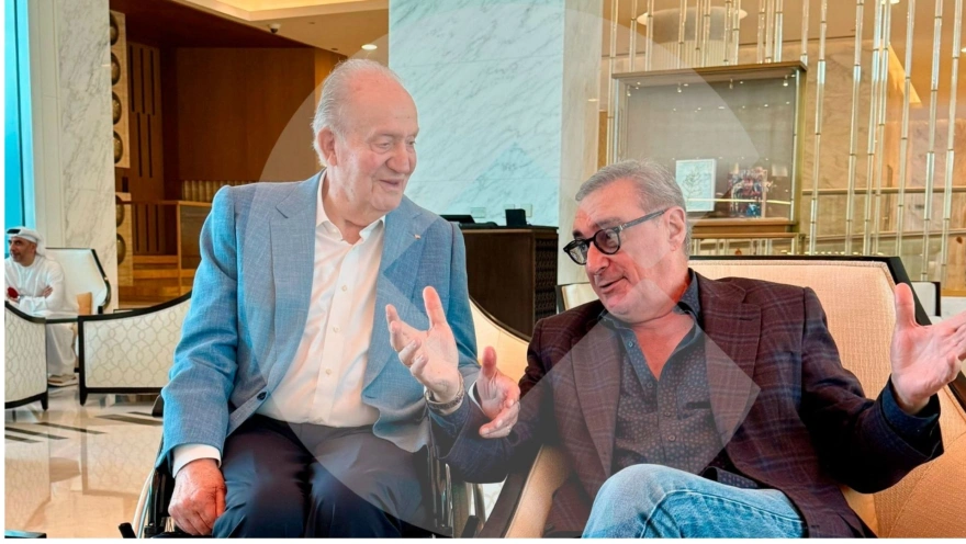 El rey don Juan Carlos con Carlos Herrera en Abu Dabi. Foto exclusiva COPE
