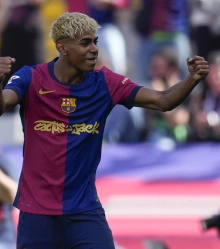 Lamine Yamal celebra el 2-2 del Barcelona contra el Real Madrid