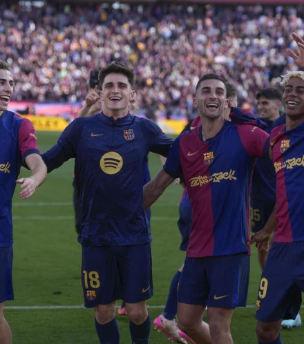 Los jugadores del Barça celebran la victoria ante el Real Madrid