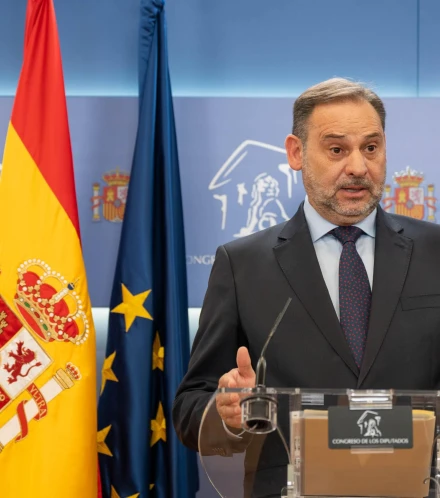 ¿Cree que es una práctica habitual 'enchufar' a personas afines en empresas públicas?