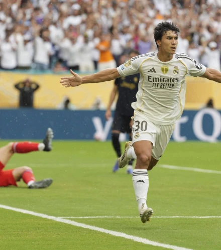 Gonzalo celebra su gol, en el Real Madrid - Juventus
