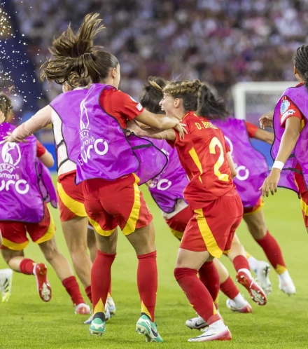 Las jugadoras de España celebran el triunfo contra Alemania