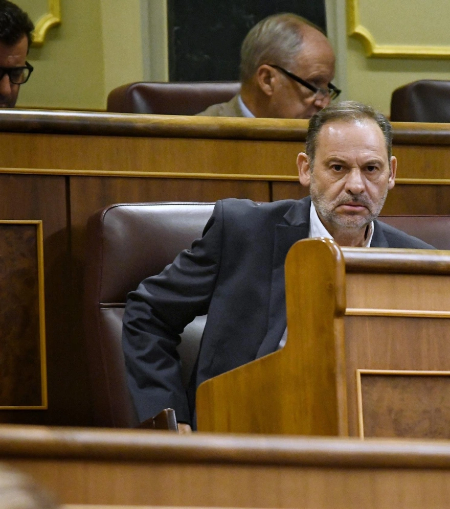 El diputado José Luis Ábalos durante una sesión plenaria extraordinaria, en el Congreso de los Diputados