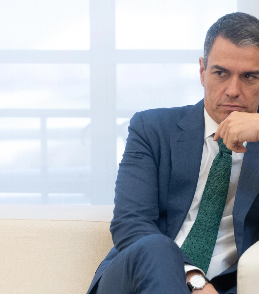 El presidente del Gobierno, Pedro Sánchez, durante una reunión con el primer ministro y ministro de exteriores del Estado de Qatar, en el Palacio de la Moncloa, a 21 de junio de 2024, en Madrid (España). El presidente del Gobierno, Pedro Sánchez, acompañado por se reúne hoy con el primer ministro y ministro de Asuntos Exteriores de Qatar, Mohammed bin Abdulrahman Al Thani, para estudiar el estado de las inversiones qataríes en España comprometidas durante la visita de Estado en 2022.21 JUNIO 2024;MADRID;PRIMER MINISTRO DE QATAR;PEDRO SANCHEZEduardo Parra / Europa Press(Foto de ARCHIVO)21/6/2024