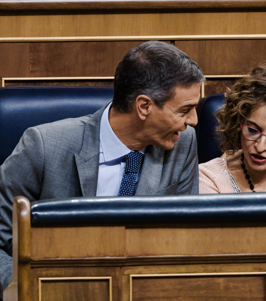 ¿Debe el Gobierno bajar los impuestos para compensar la subida por la crisis de Irán?