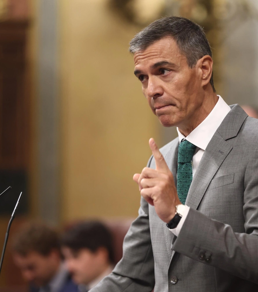 Pedro Sánchez, comparece durante una sesión plenaria en el Congreso de los Diputados