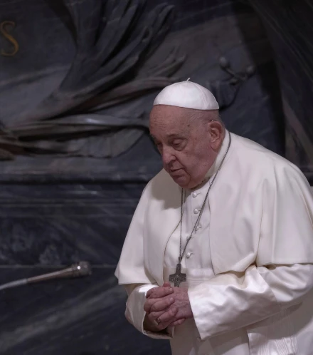 El Papa Francisco asiste a la ordenación episcopal de Monseñor Renato Tarantelli Baccari en la Basílica de San Juan de Letrán en Roma