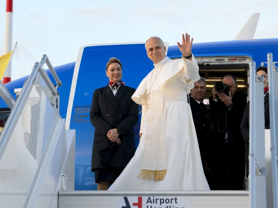 imagen-papa-leon-xiv-avion-a320_103