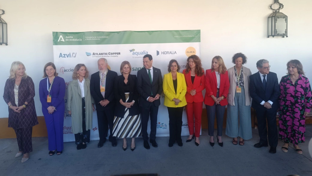 Paseo por los jardines de La Atalaya en dirección al Congreso Internacional sobre Cambio Climático