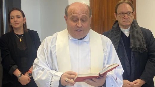 El arzobispo de Santiago bendice las instalaciones de COPE Coruña