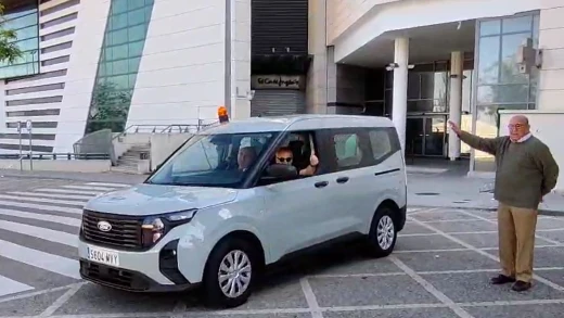Vídeo: salida del coche de soporte conducido por José Luis Gallo, con Julián Morales de copiloto