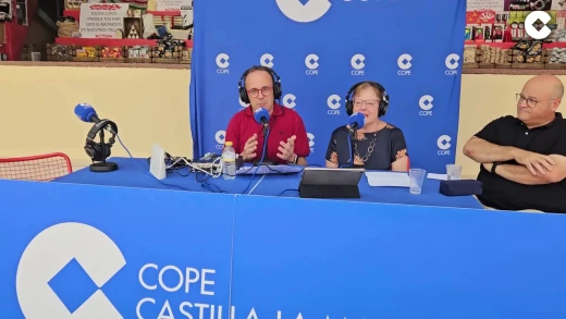 Con Miguel Yeste han estado Rosa García, directora de Caritas, Rafa López, gerente de Fundación El Sembrador y Raúl Ruiz, responsable de la Tómbola