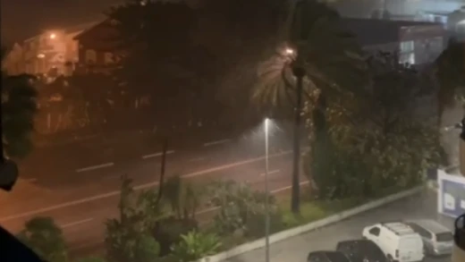 Un vecino de Málaga graba la intensa lluvia sobre la ciudad
