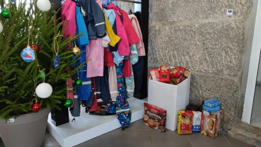 Preparativos antes de salir a cantar por la aldea