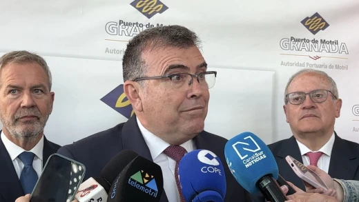 Con tres rotaciones semanales se inaugura la línea marítima Motril-Melilla con Armas Trasmediterránea