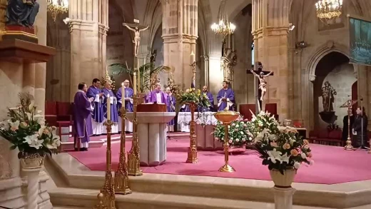 Misa en recuerdo del Papa Francisco en la Catedral de Santiago en Bilbao