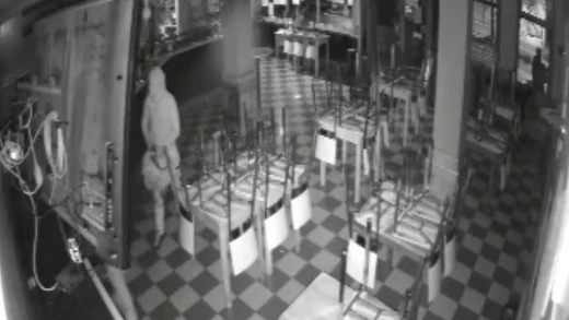 Entra a robar en un bar de Las Merindades (Burgos) y se encuentra al propietario en la cocina