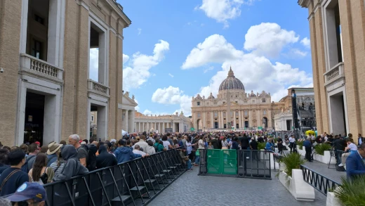 Colas en el Vaticano para despedirse del Papa Francisco