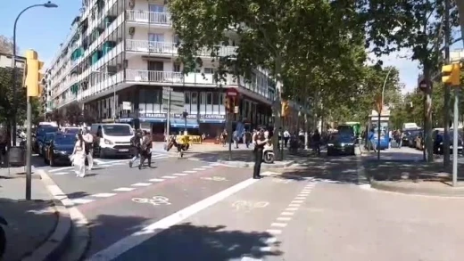 La Guardia Urbana de Barcelona controlando el tráfico en la Gran Vía de Barcelona