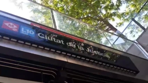 El metro de Barcelona ha suspendido el servicio