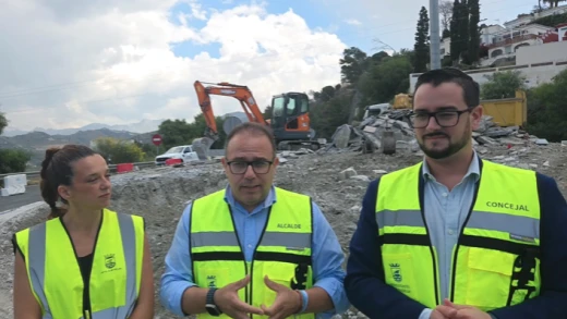 El "Gran eje verde" de Almuñécar avanza en la remodelación de las rotondas de acceso a la localidad