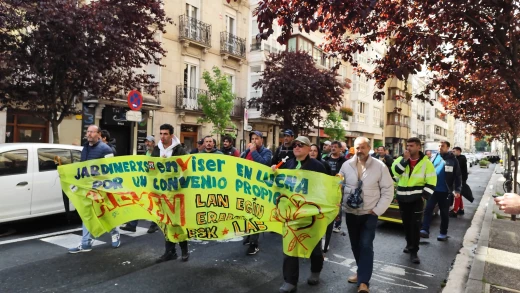 Protesta de los jardineros de Vitoria, de la empresa Enviser subcontratatada por el Ayuntamiento