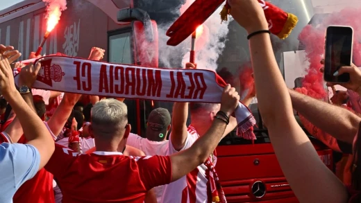 Espectacular recibimiento a la llegada al estadio
