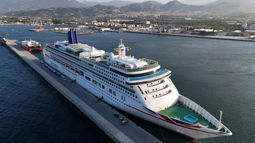 Hace escala por primera vez en el Puerto de Motril el crucero Aurora