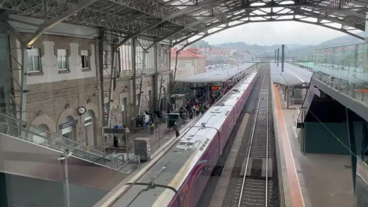 Imágenes con la llegada de trenes a la dársena