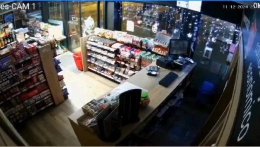 Momento de la detención in fraganti de la pareja de ladrones en Ordes